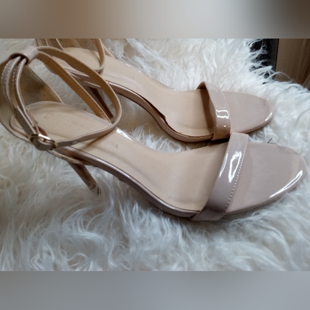 Wild Diva🔥Lounge Heels 8.5 Nude Tan